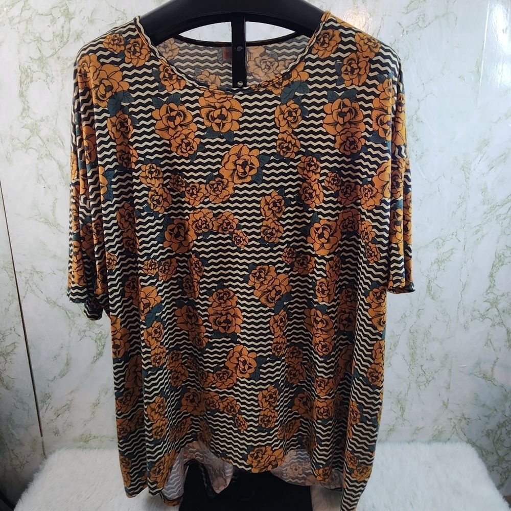 LuLaRoe Beautiful Tunic Top